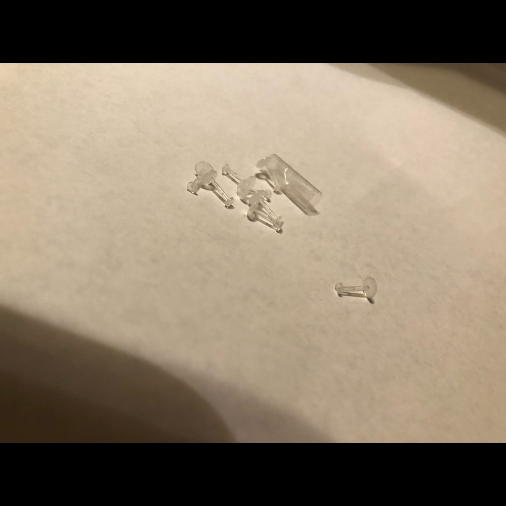 Retainers (clear) plastic - Picture 2 of 3